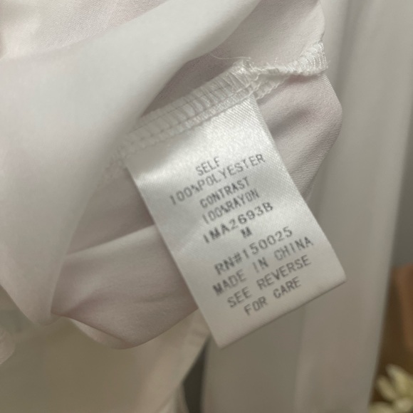 Emory Park- White Low V Bodysuit - Picture 9 of 12